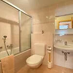 Clarmont 122 Apartment *